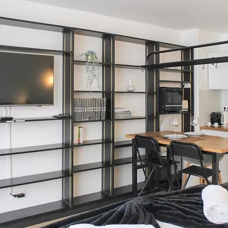 Comfortable Facing Porte De Versailles Vanves